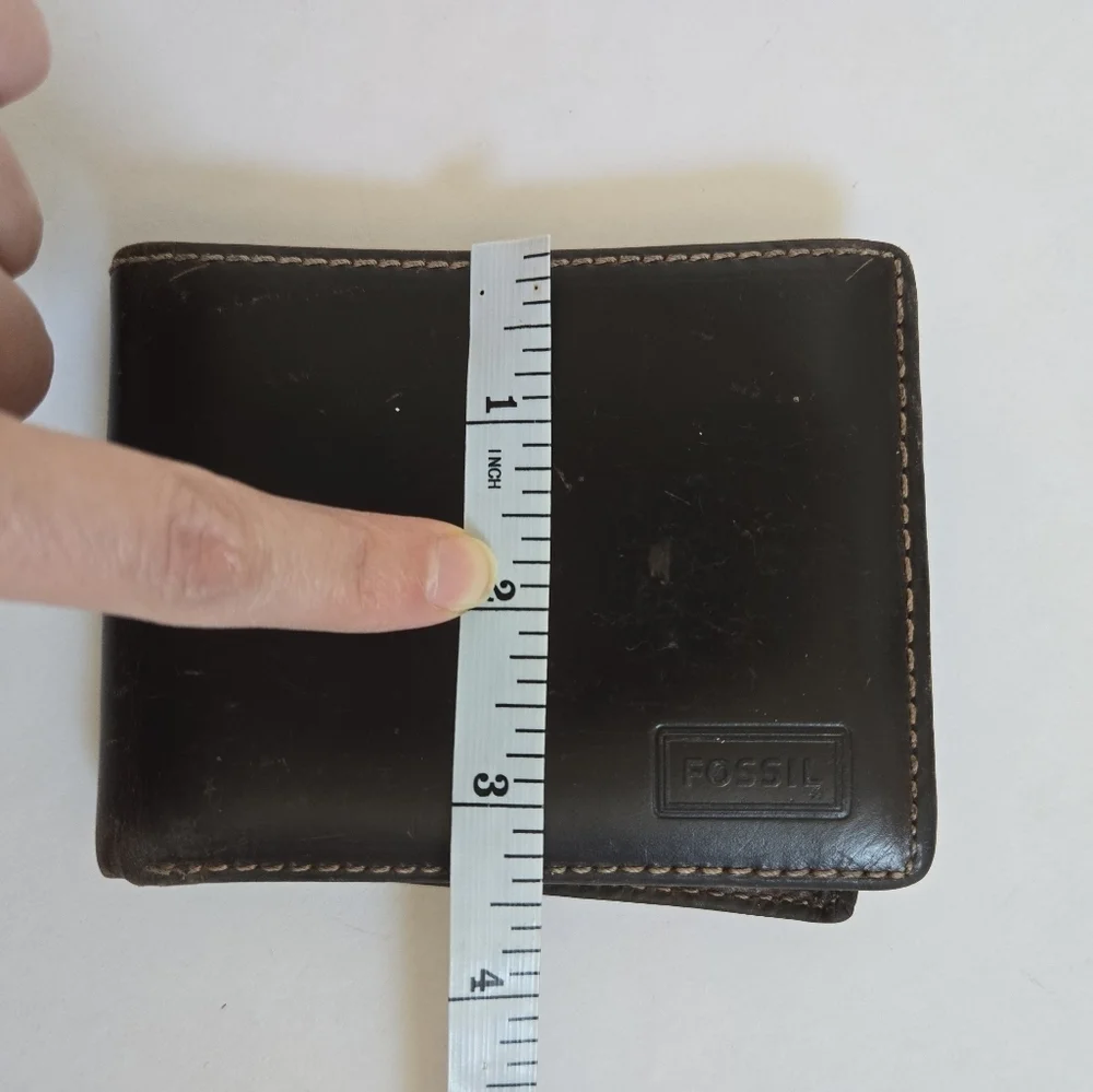 Fossil Bi-fold mens dark brown leather wallet 4 card slots